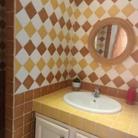 Proche Manosque Iter Cea Studio 25M2 Avec Piscine Maj 01 09 Piscine Encore Ouverte A Minima Pour 2 Semaines Eau 28 Degres