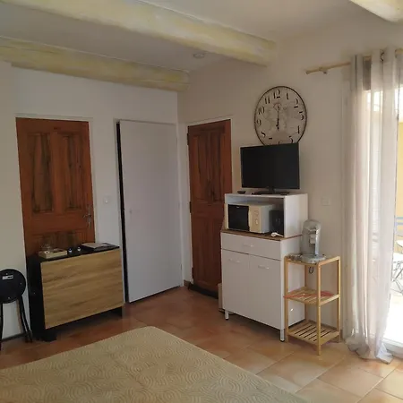 Proche Manosque Iter Cea Studio 25M2 Avec Piscine Maj 01 09 Piscine Encore Ouverte A Minima Pour 2 Semaines Eau 28 Degres