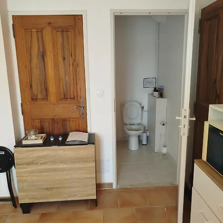 Proche Manosque Iter Cea Studio 25M2 Avec Piscine Maj 01 09 Piscine Encore Ouverte A Minima Pour 2 Semaines Eau 28 Degres Rum i privatbostad Valensole
